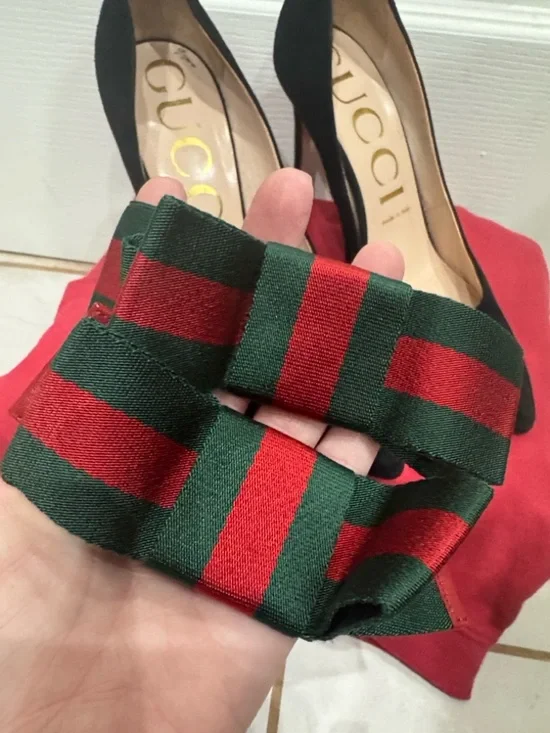 Gucci Black Suede Pointed-Toe Pumps with Signature Red & Green Bow - Picture 7 of 9